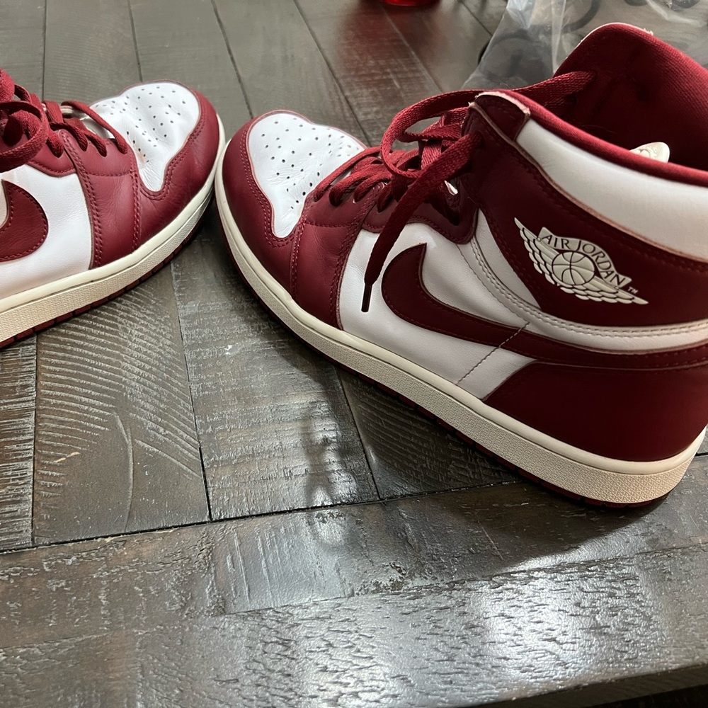 Jordan 1 mid men’s 10.5